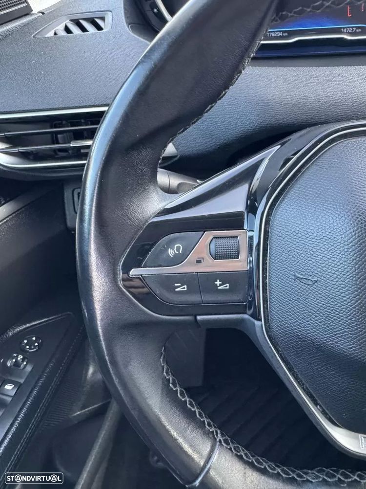 Peugeot 5008 1.2 PureTech Allure - 61