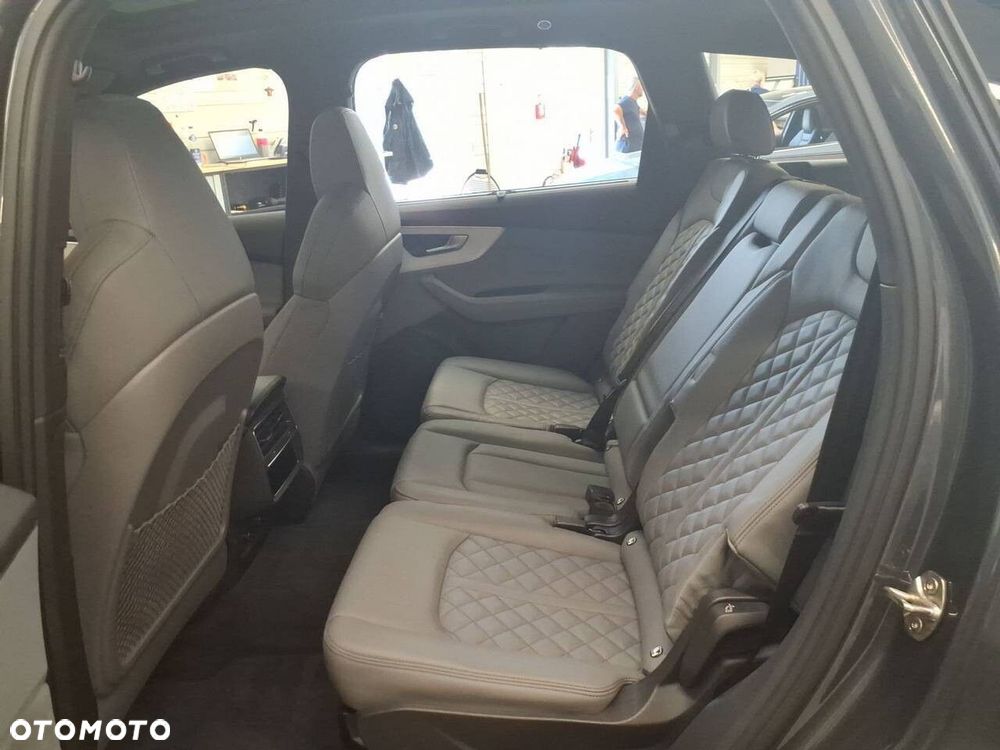 Audi Q7 - 7