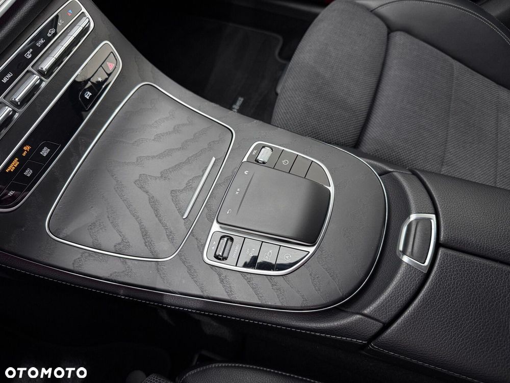 Mercedes-Benz Klasa E - 27