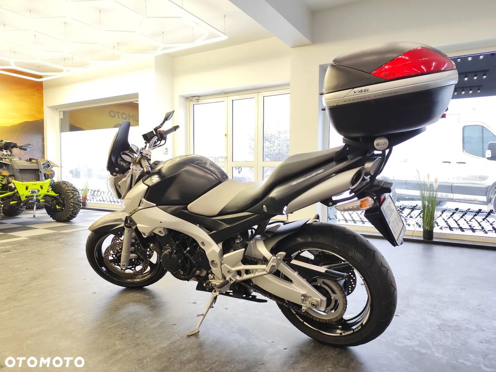 Suzuki GSR - 4