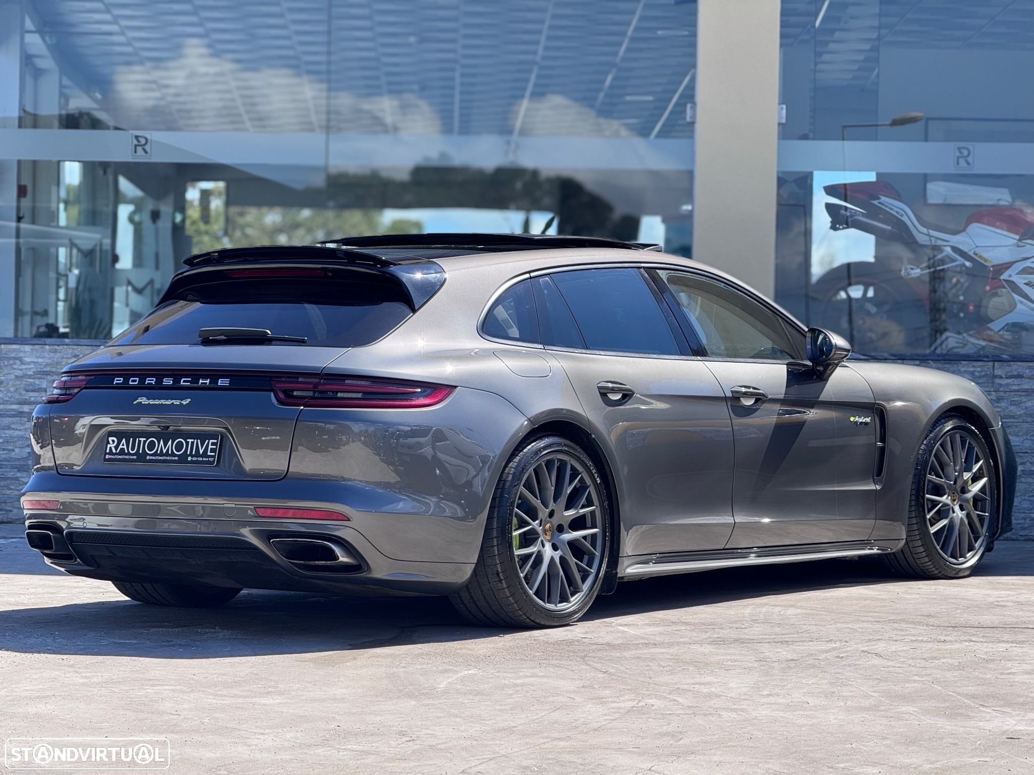 Porsche Panamera Sport Turismo 4 E-Hybrid - 4