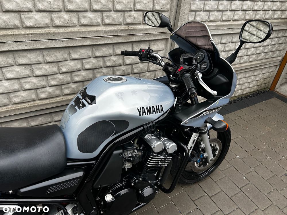 Yamaha FZS - 8
