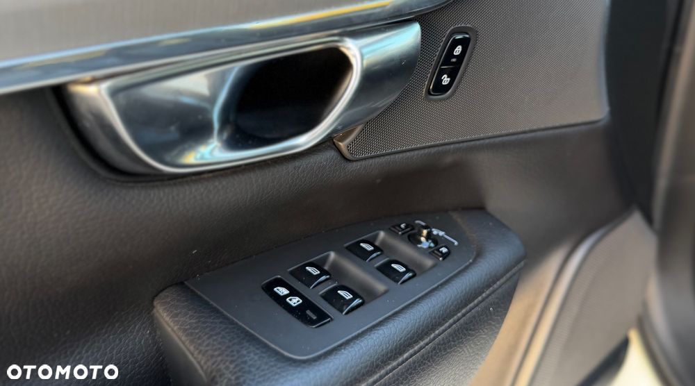 Volvo V90 T8 Twin Engine AWD Momentum - 28