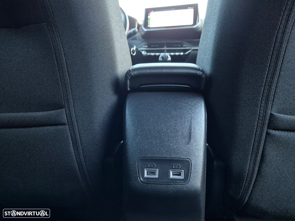 Peugeot 2008 1.2 PureTech Allure Pack - 44