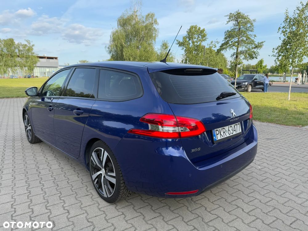 Peugeot 308 - 8