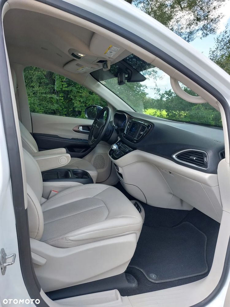 Chrysler Pacifica - 23