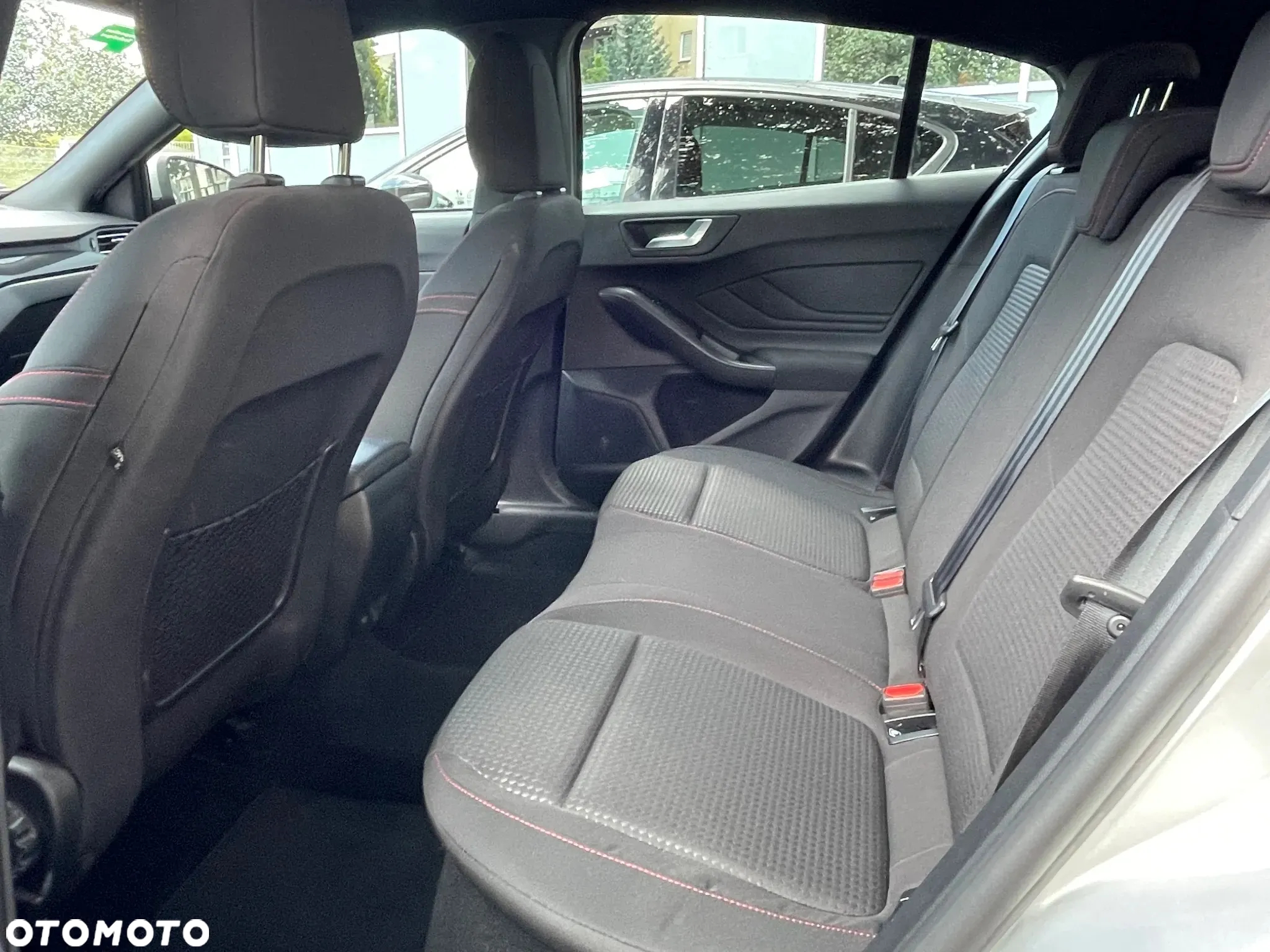 Ford Focus 1.0 EcoBoost Hybrid ST-LINE - 11