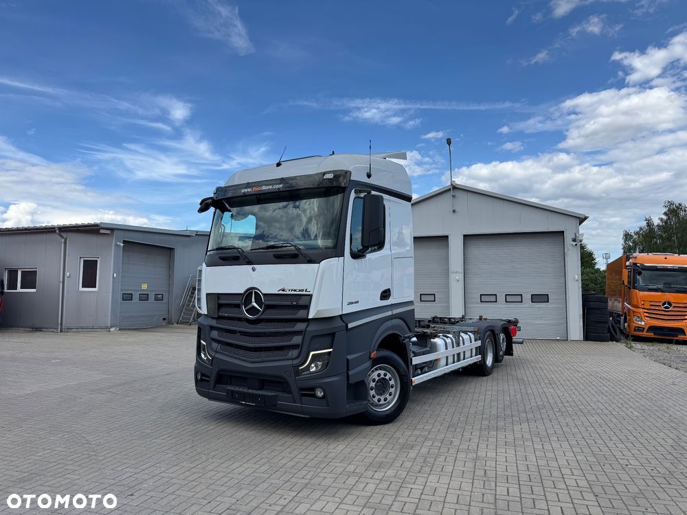 Mercedes-Benz - 1