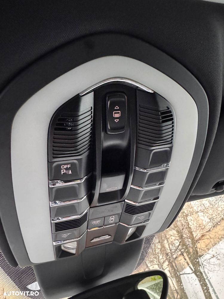 Porsche Cayenne 3.0 L - 13