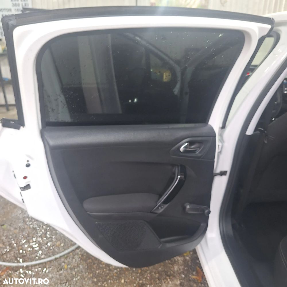 Peugeot 208 1.2 L PureTech Active - 17