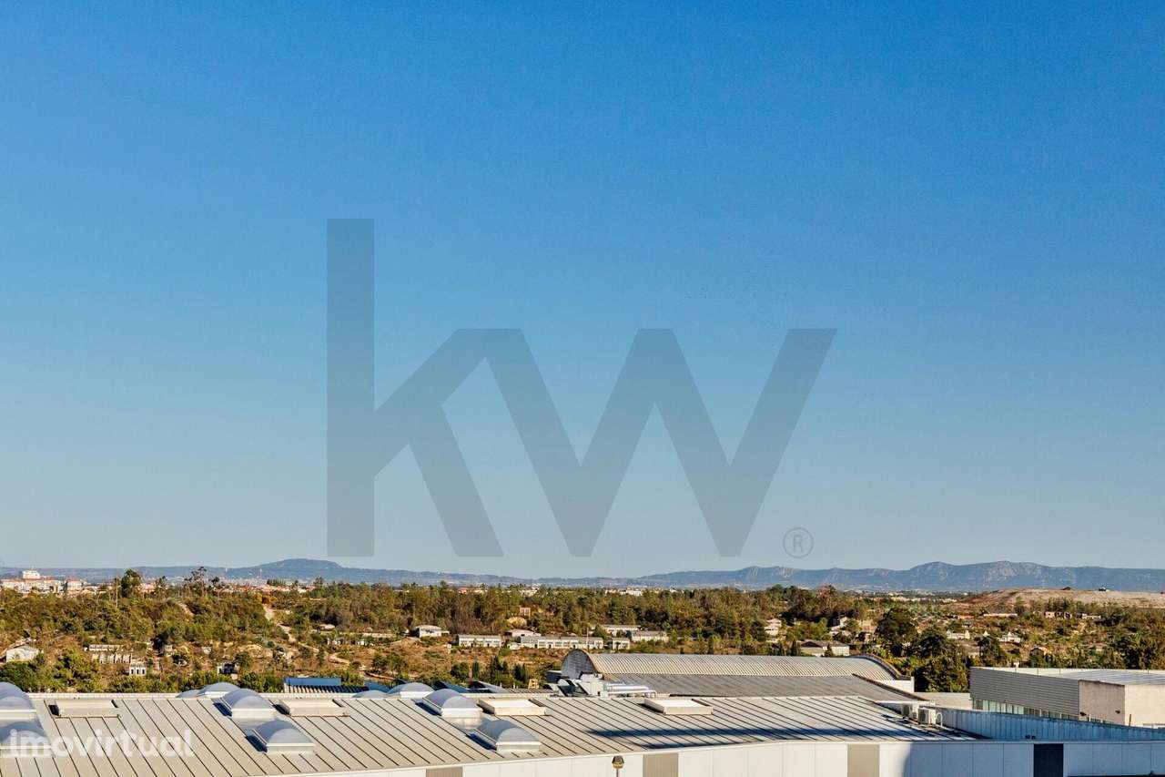 O Seu Novo Refúgio em Santa Marta do Pinhal: Modernidade com Entrega e - Grande imagem: 2/7