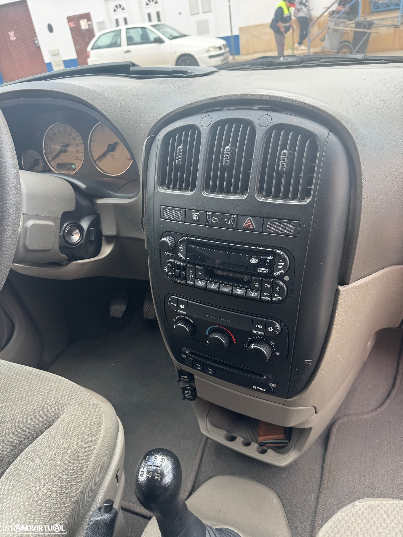 Chrysler Voyager 2.5 CRD SE - 6