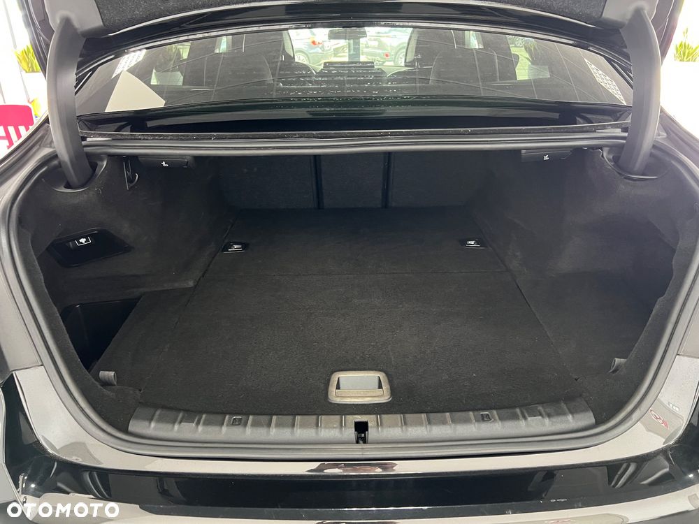 BMW Seria 5 520e M Sport sport - 33