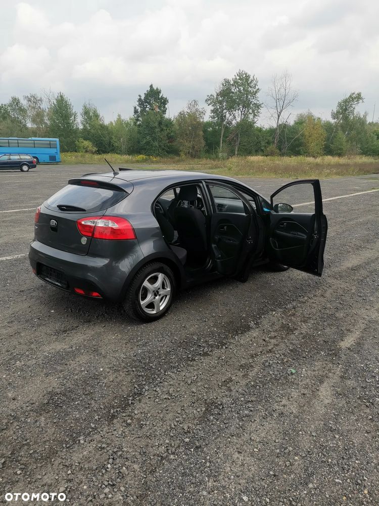Kia Rio - 16