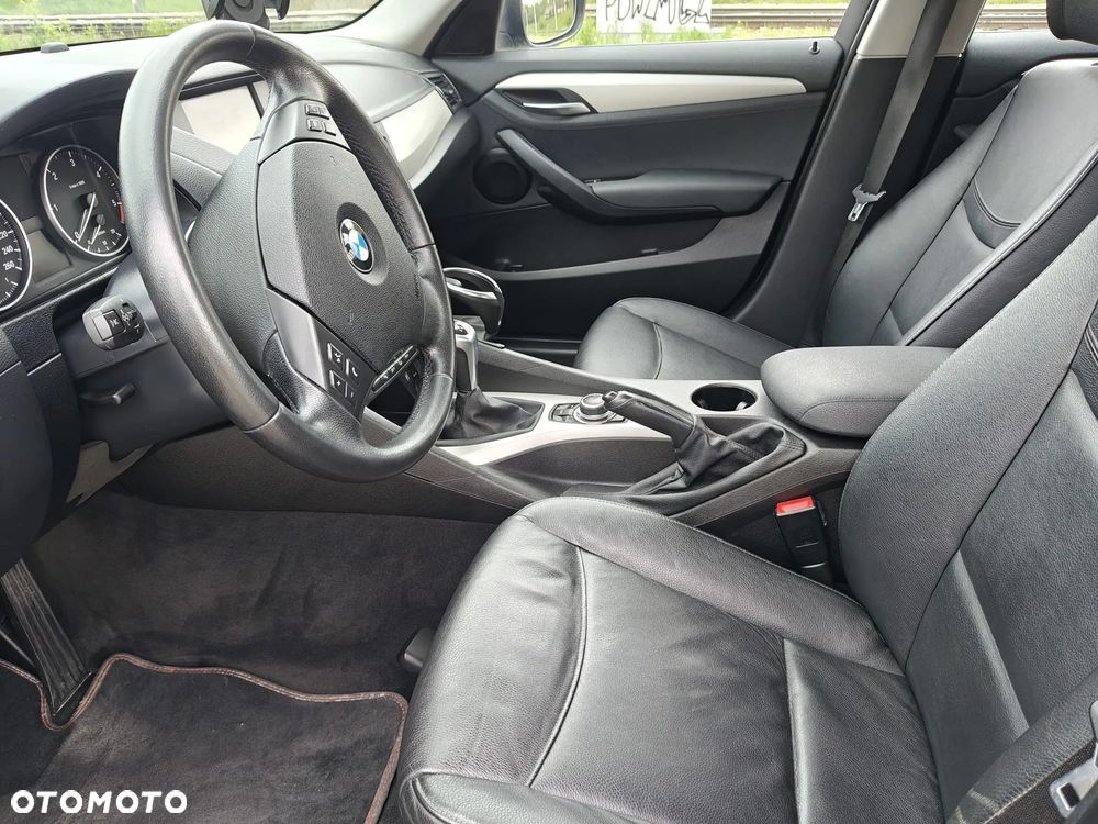 BMW X1 xDrive18d xLine - 17
