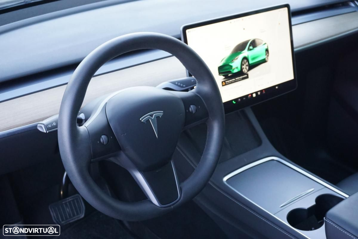 Tesla Model Y - 23