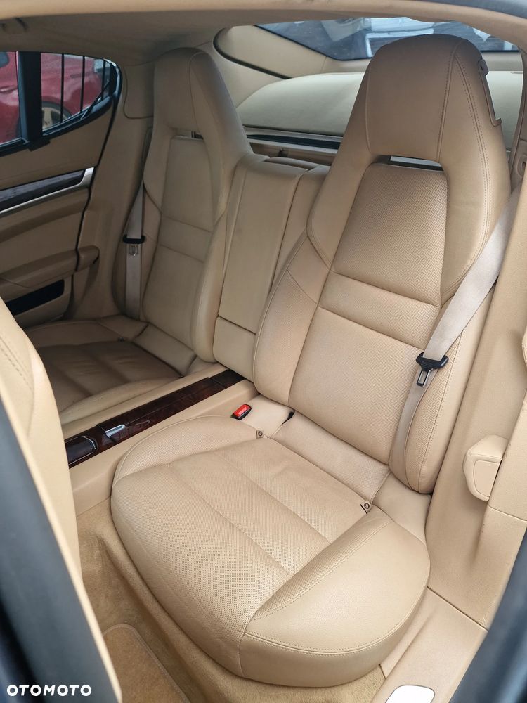 Porsche Panamera - 18