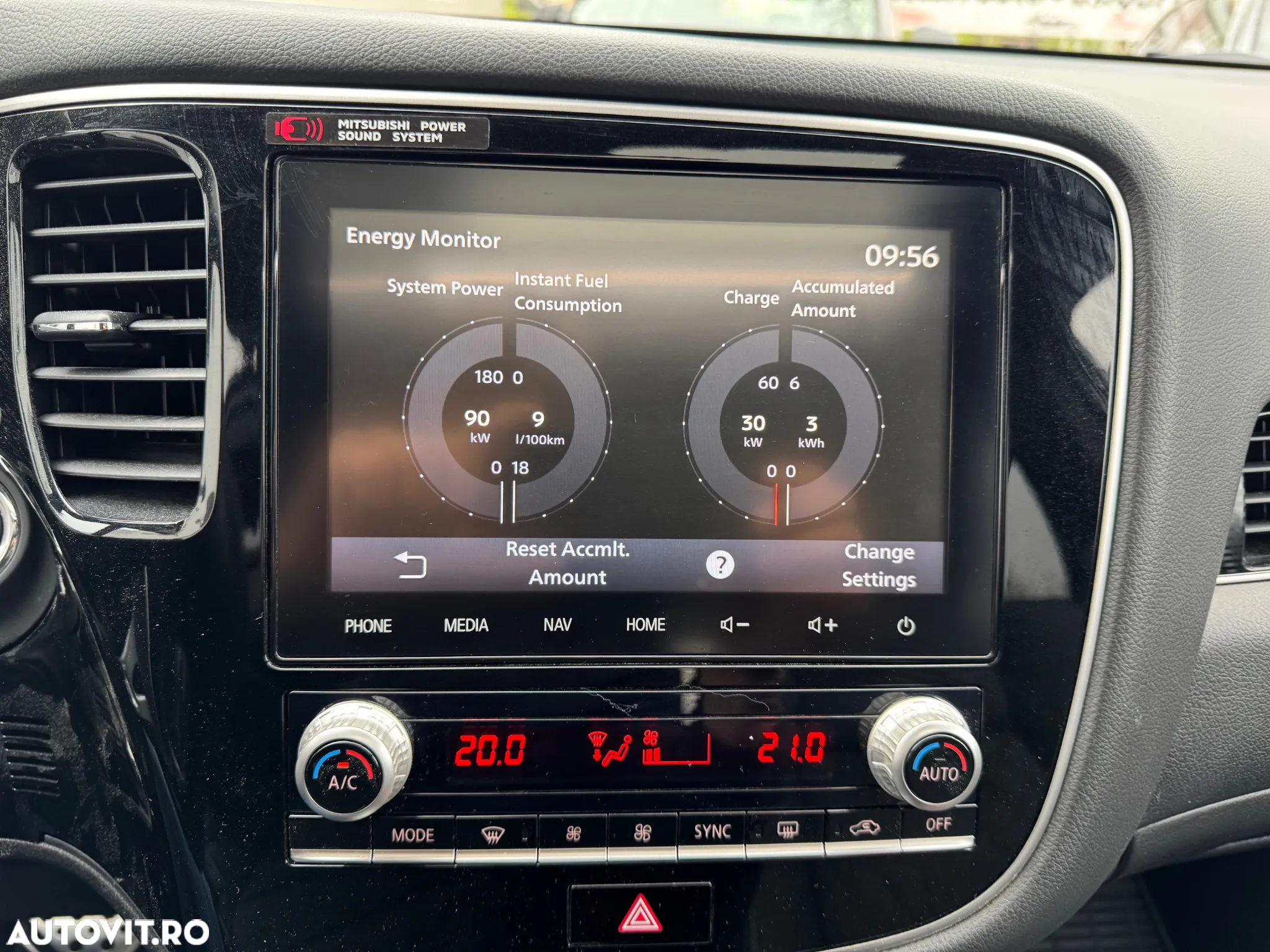 Mitsubishi Outlander 2.4 4WD Plug-In Hybrid Top - 17