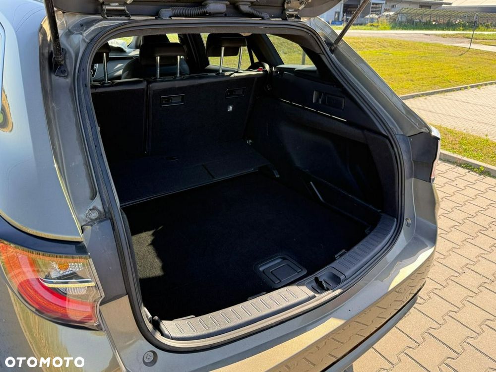 Toyota Corolla 1.8 Hybrid Executive - 16