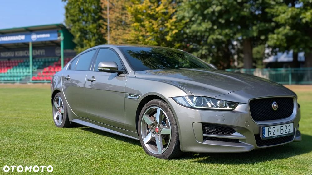 Jaguar XE 2.0 T R-Sport - 4