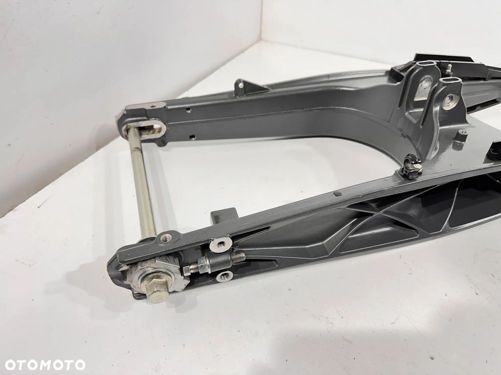 Wahacz tył kpl KTM Duke 125   17-23r - 3