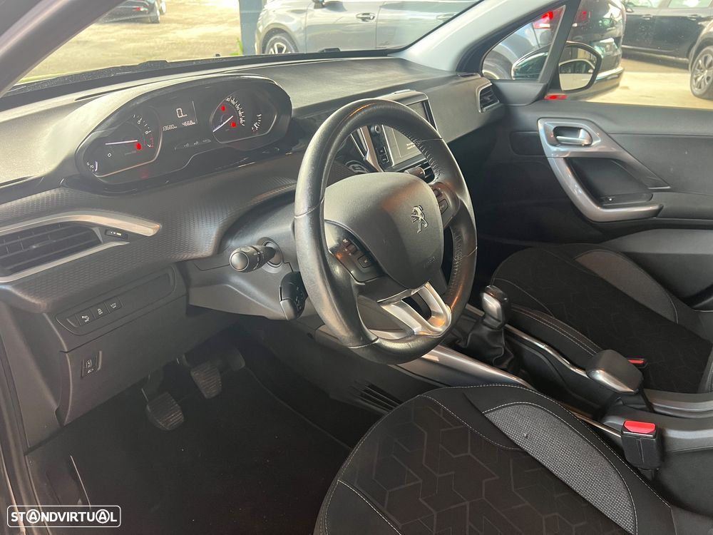 Peugeot 2008 1.2 PureTech Style - 12