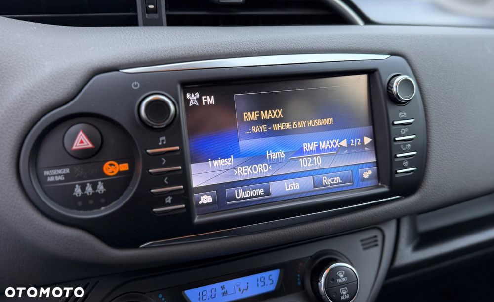 Toyota Yaris Hybrid 100 Premium - 25