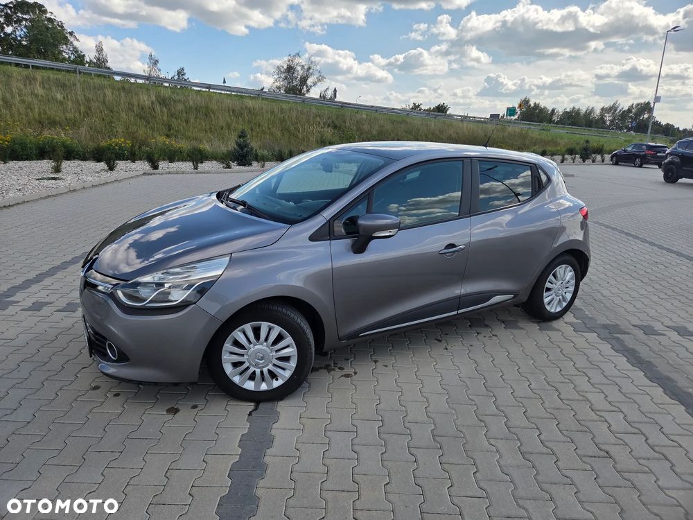 Renault Clio 1.2 16V 75 Business - 12