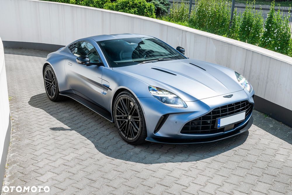 Aston Martin Vantage - 4