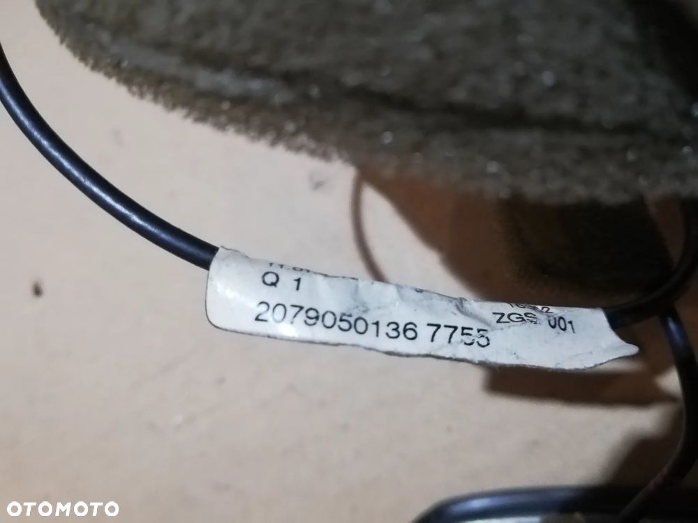 ANTENA GPS DACHOWA PŁETWA 2079050136 MERCEDES E W212 - 3