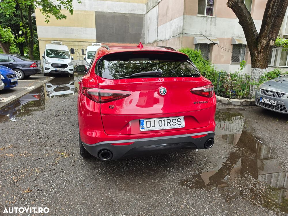 Alfa Romeo Stelvio 2.0 Turbo 16V AT8-Q4 Veloce Ti - 18