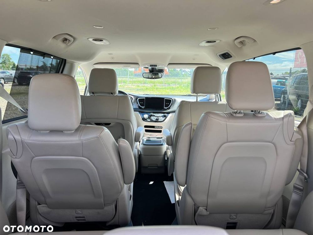 Chrysler Pacifica - 17