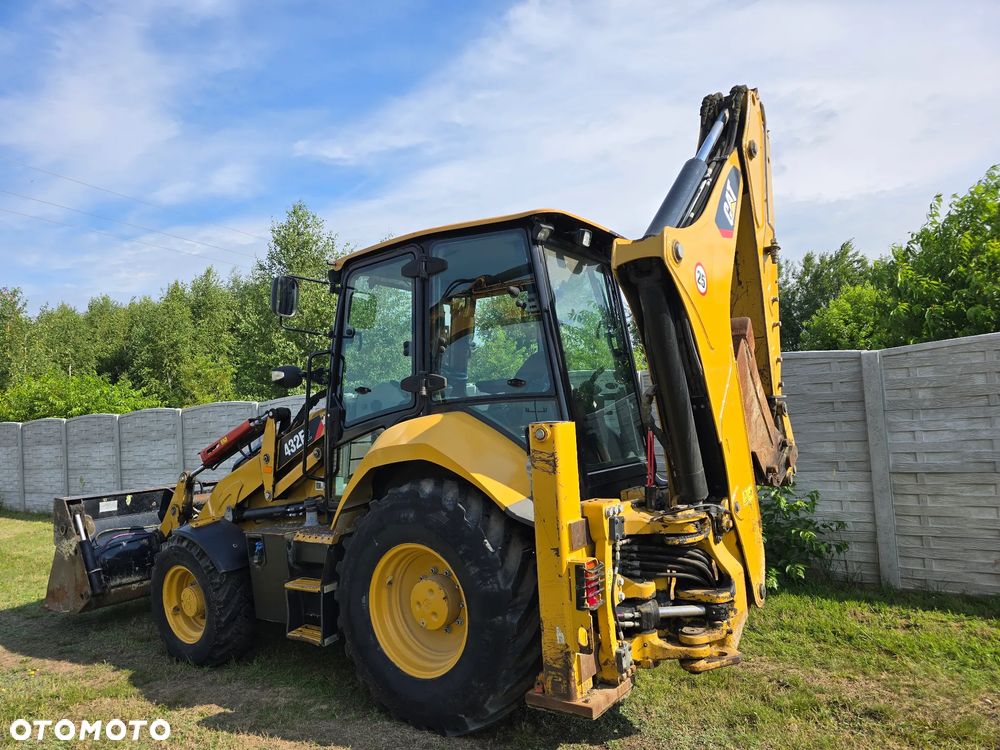 Caterpillar - 7