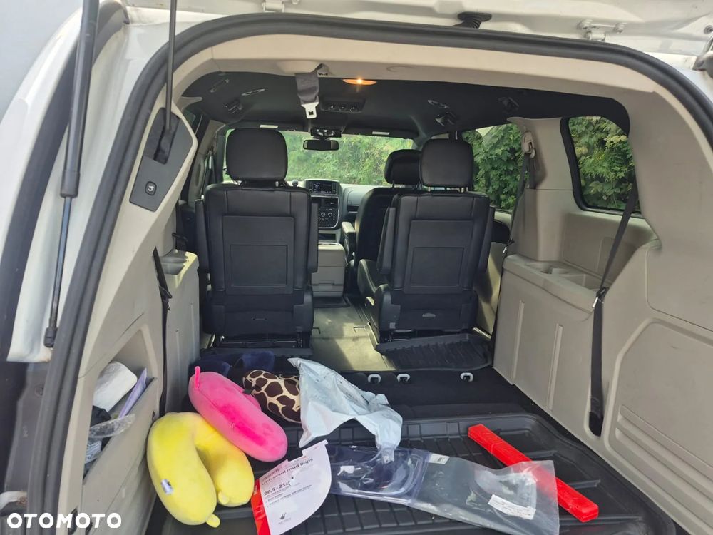 Dodge Grand Caravan - 10