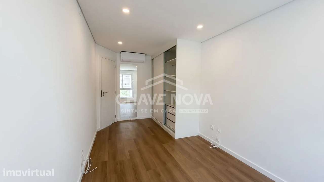 Apartamento T2 Renovado c/ Garagem Box em Cedofeita (Porto) - Grande imagem: 2/29