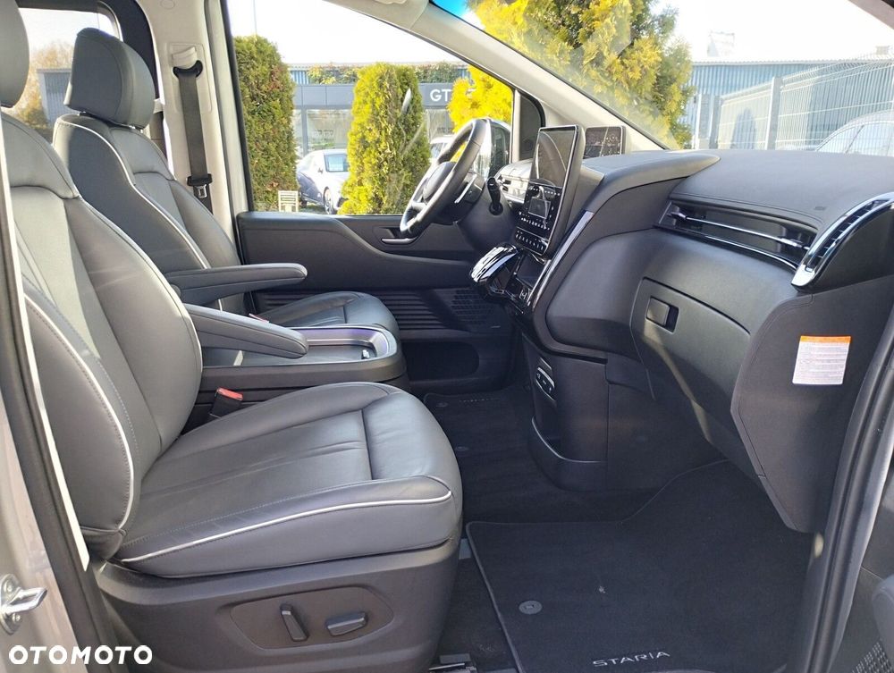 Hyundai Staria 1.6 T-GDI HEV Luxury - 12
