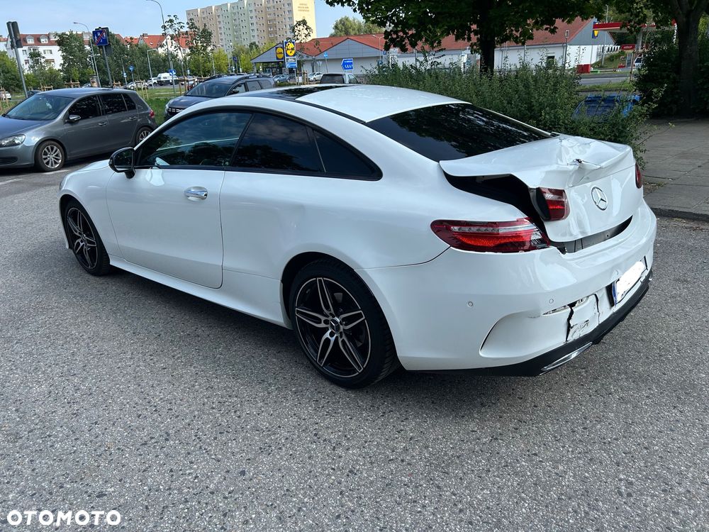 Mercedes-Benz Klasa E 220 d Coupe 4-Matic 9G-TRONIC - 3