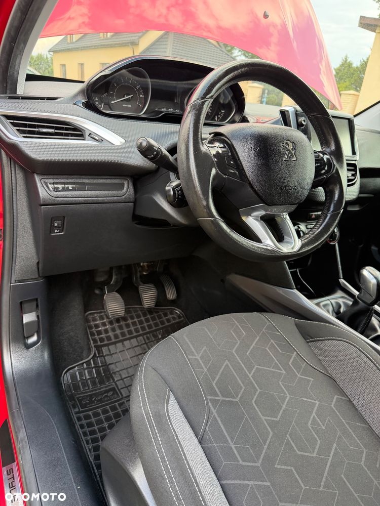 Peugeot 2008 1.2 Pure Tech Style EU6 - 14