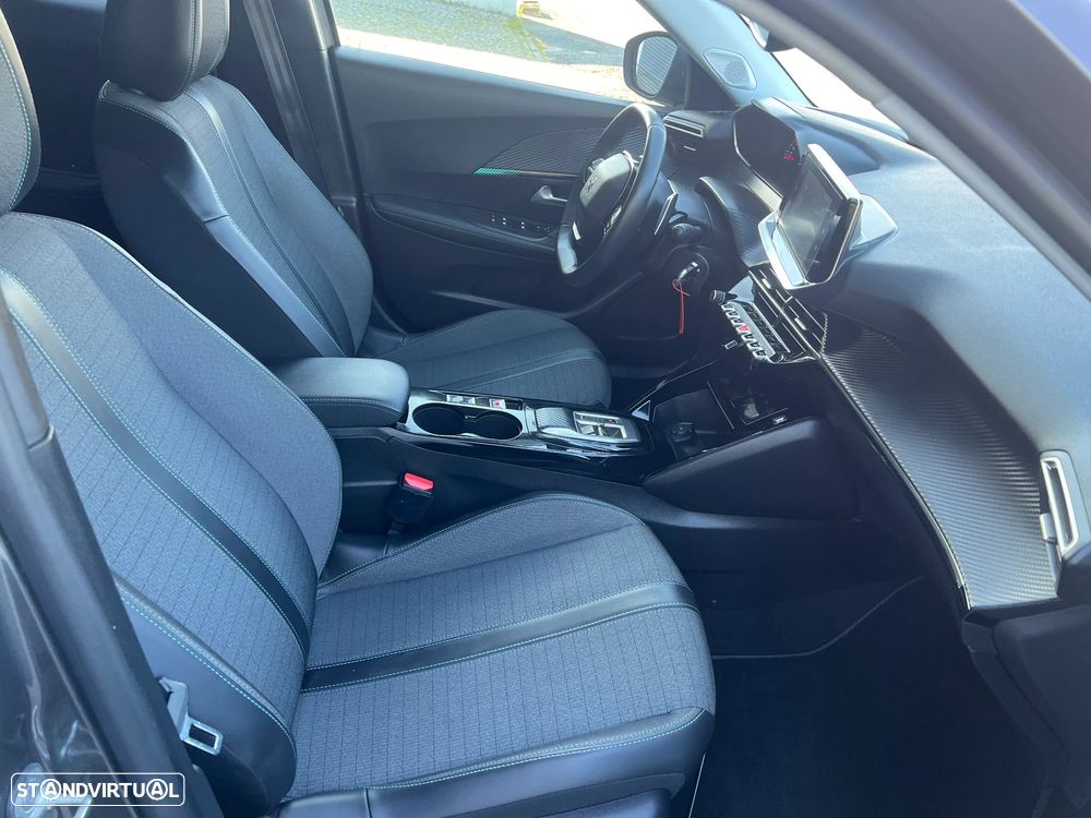 Peugeot 2008 1.2 PureTech Allure EAT8 - 13