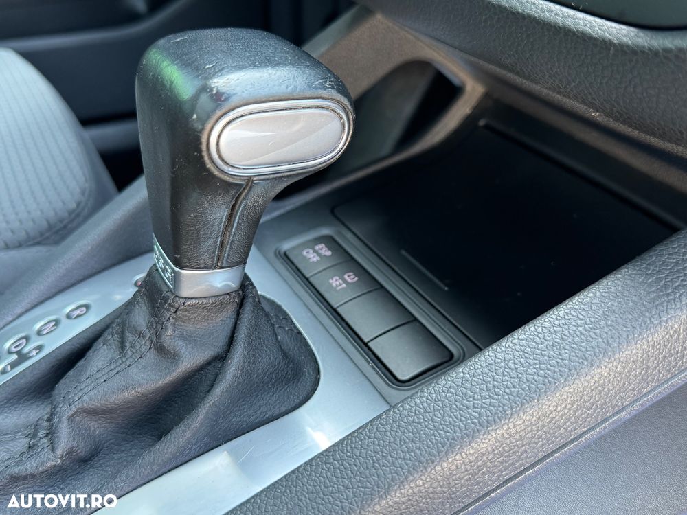 Volkswagen Golf 1.9 TDI DPF DSG Sportline - 13