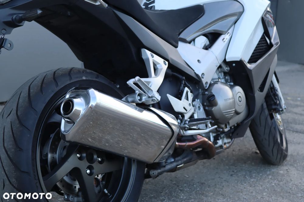 Honda VFR - 10