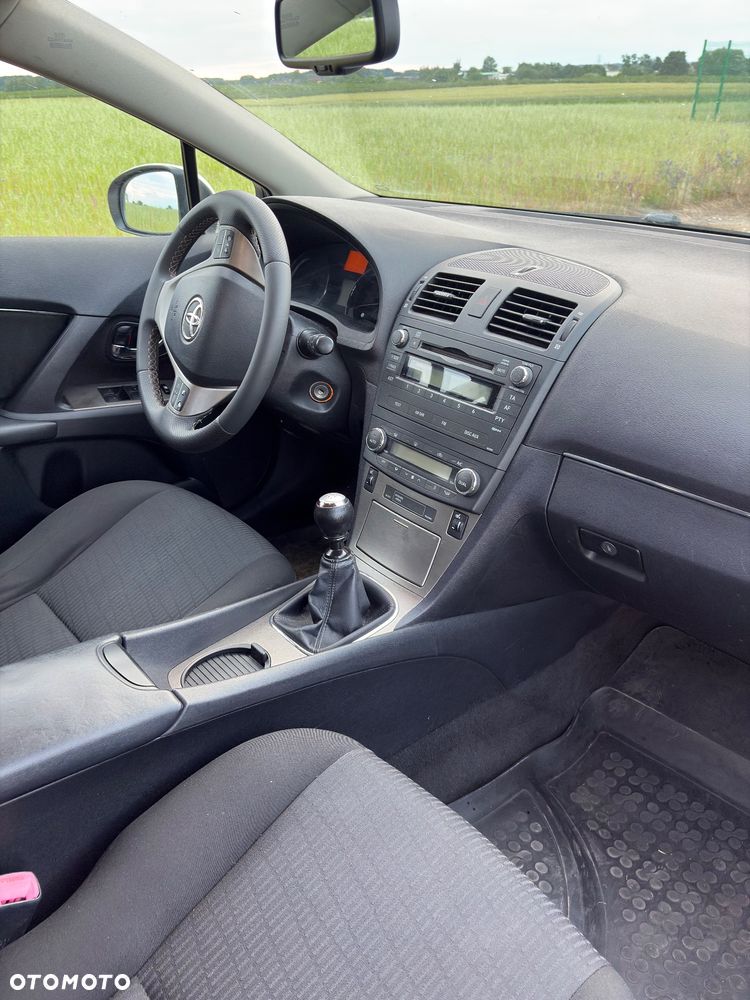 Toyota Avensis - 19
