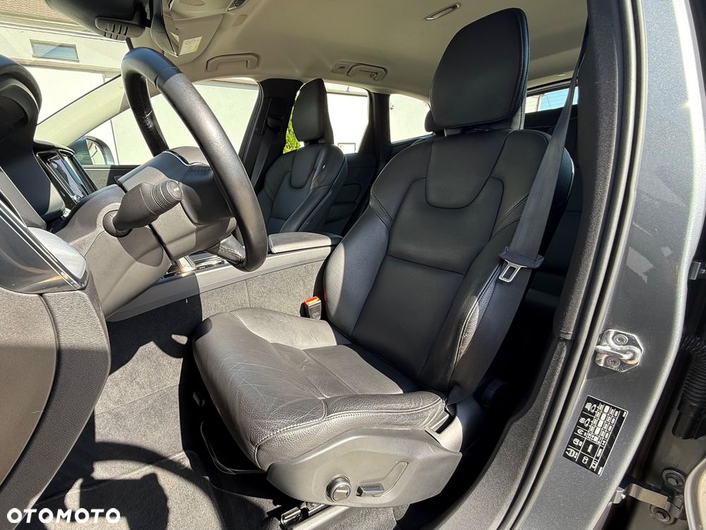 Volvo XC 60 B4 D AWD Momentum Pro - 12
