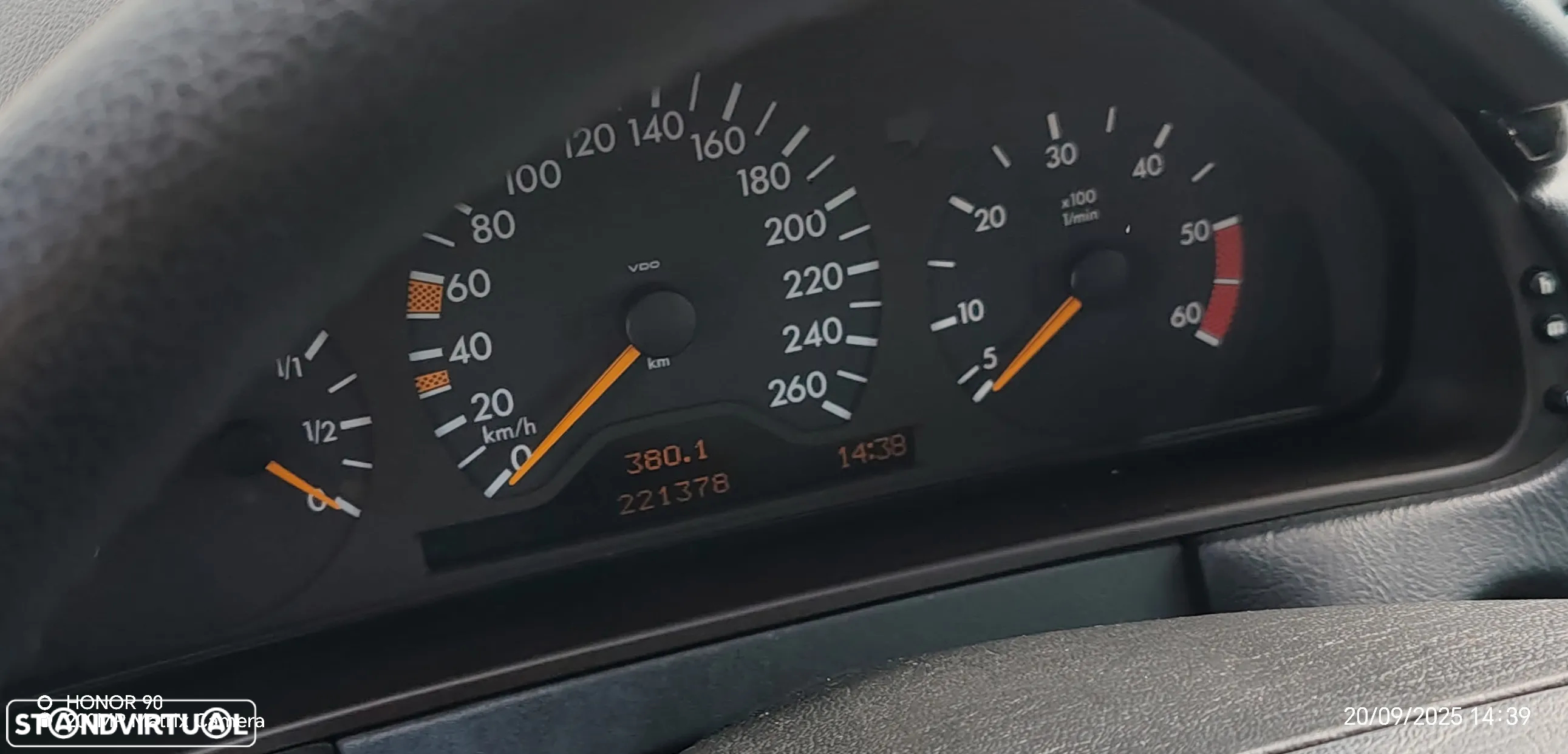 Mercedes-Benz E 300 TD Classic - 11