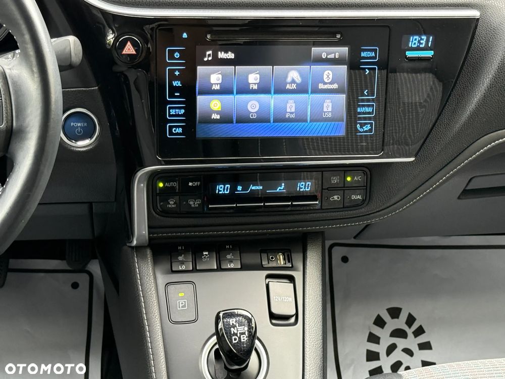 Toyota Auris Hybrid 135 Prestige - 11