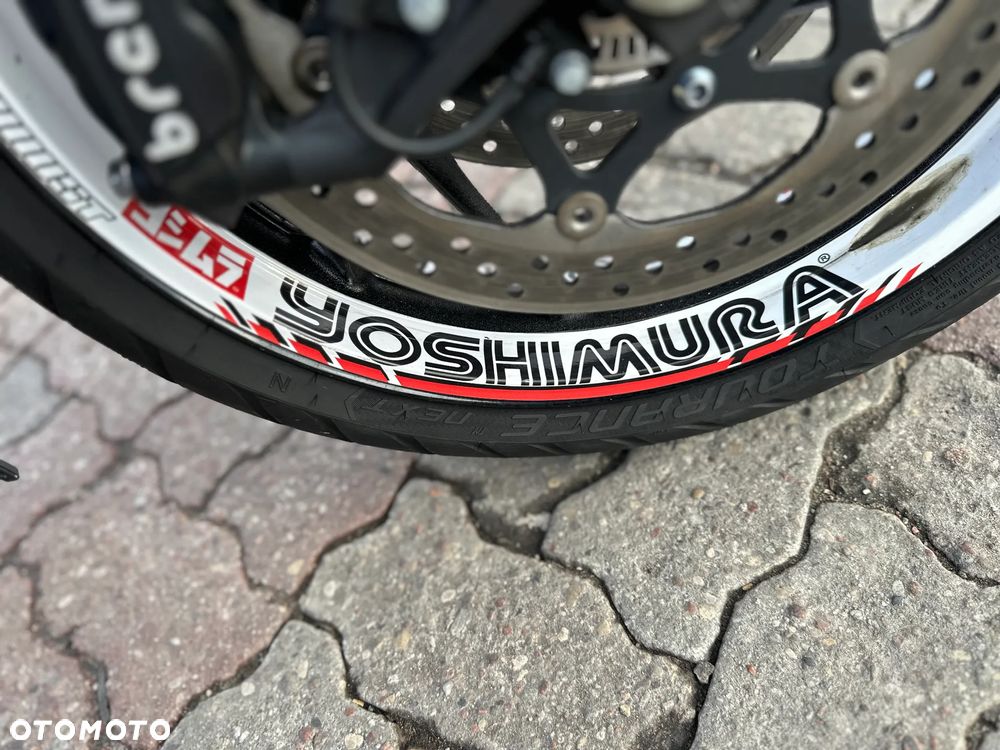 Suzuki GSX 1000 - 20