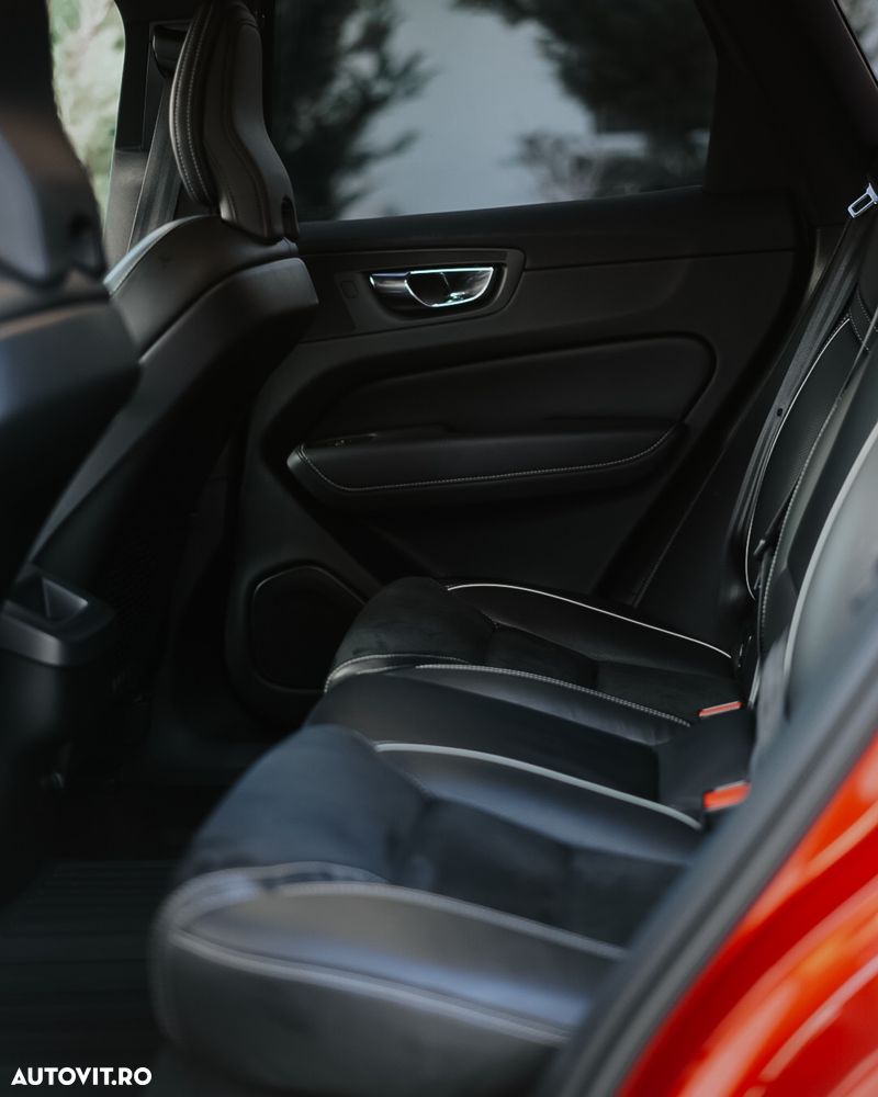 Volvo XC 60 D4 AWD Geartronic RDesign - 24