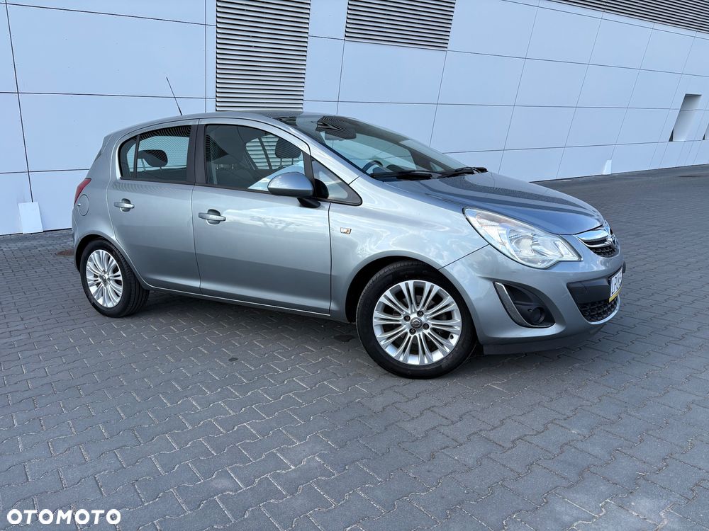 Opel Corsa 1.4 16V Cosmo - 2