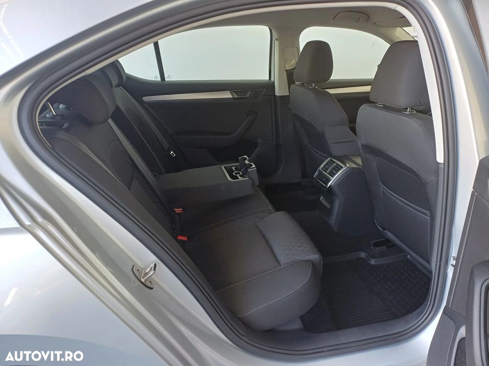 Skoda Superb 2.0 TDI DSG Ambition - 31