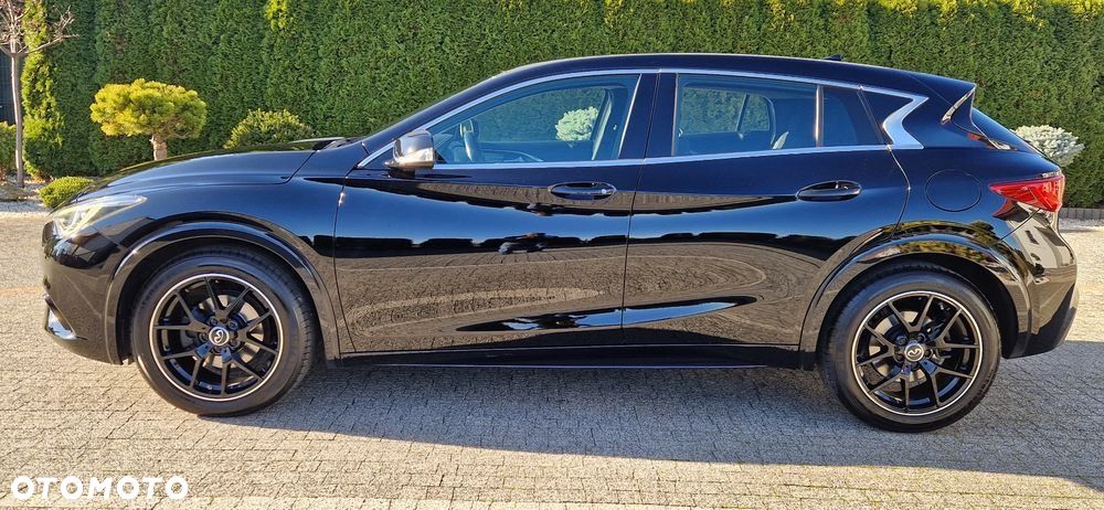 Infiniti Q30 - 7